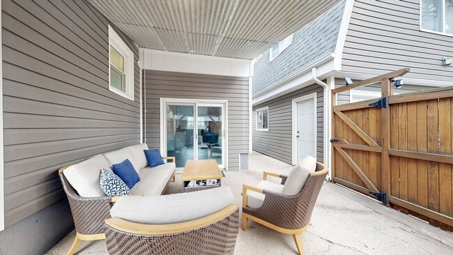 Building Photo - Lovely 3 bed/2 bath home w/2 car garage