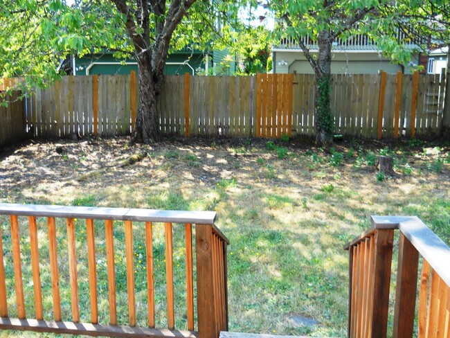 Building Photo - 2 Bedroom House - Seward Park! * 6 Month L...