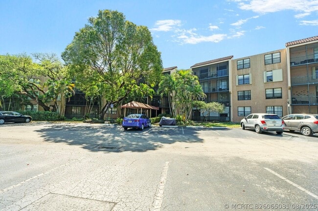 Building Photo - 3800 N Hills Dr