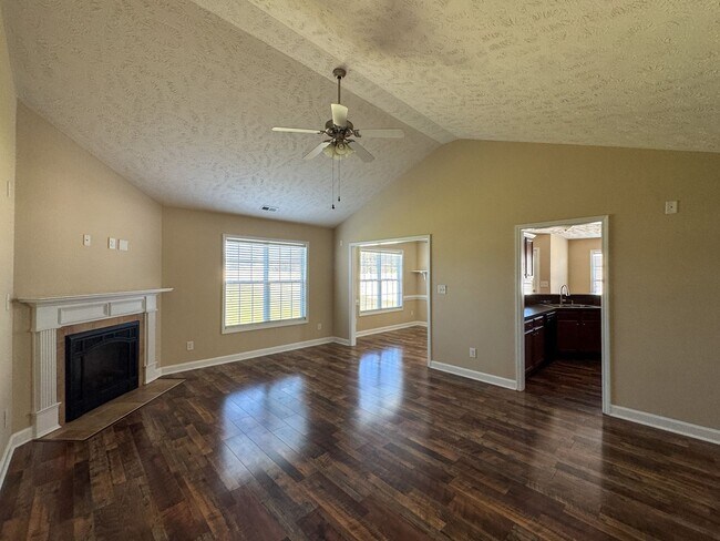 Building Photo - Charming 3 Bed 2 Bath Raeford Home with Fe...