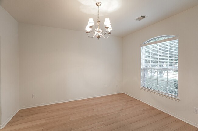 Building Photo - 25507 Marmite Dr