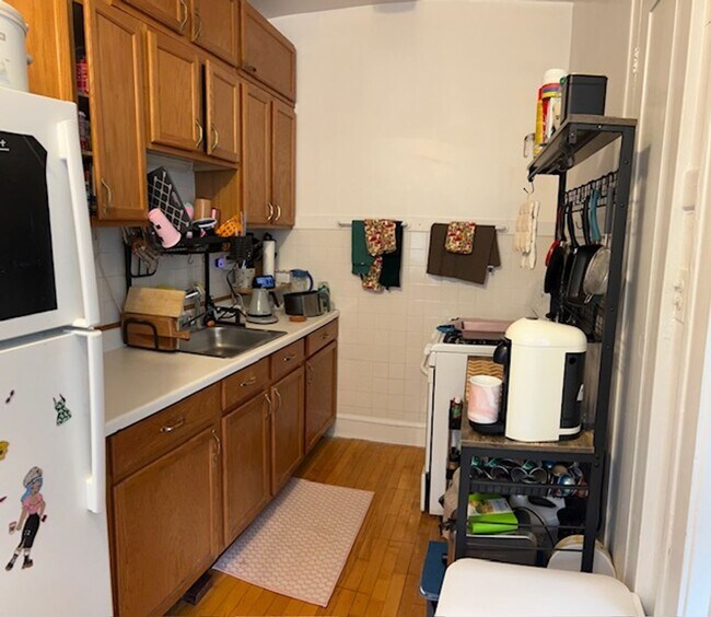 Building Photo - Large, Evanston 1BR! Heat Included - Elmwo...