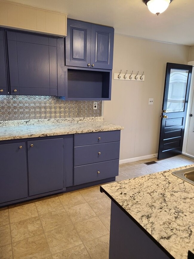 Building Photo - Spacious 2 Bedroom Home with possible 3rd bedroom or office space!