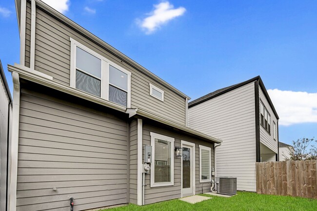 Building Photo - Modern 3-Bedroom Home in the Twenty Berry ...