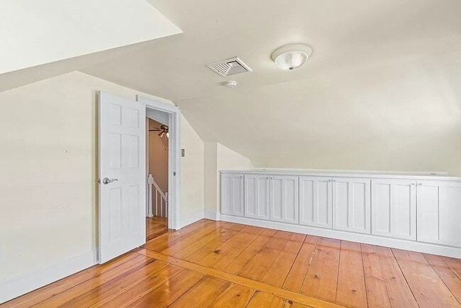 Building Photo - 14 Schouler Ct
