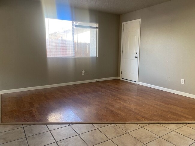 Building Photo - Available Soon! 2 bedroom 1.5 bath home in Lodi