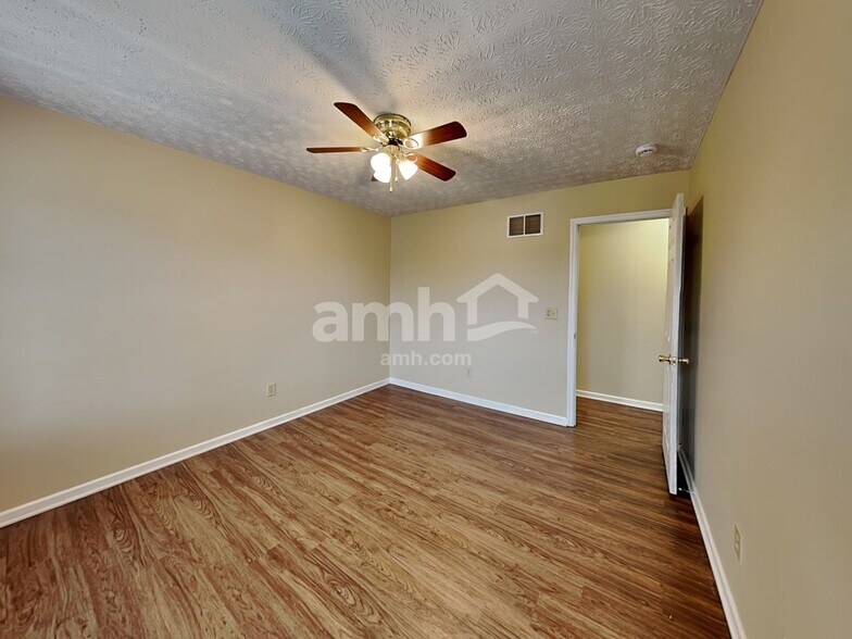 Building Photo - 1713 Convair Dr