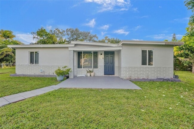 Building Photo - 3800 SW 58th Terrace