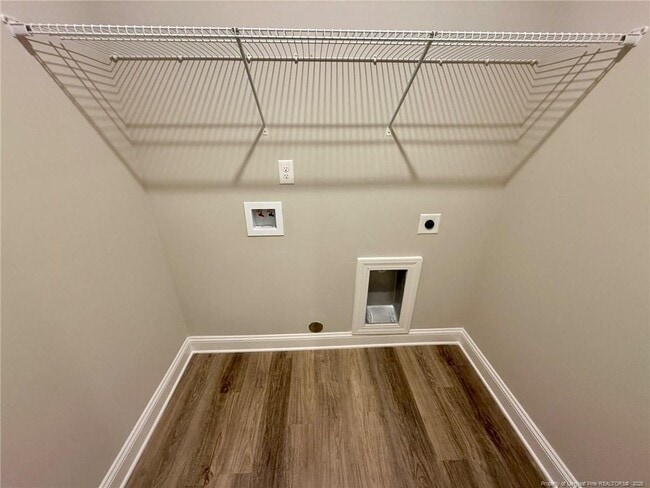 Building Photo - 188 Gallery Dr