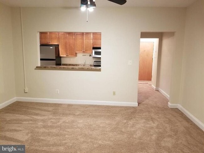Building Photo - Remodeled One bedroom/ One Full Bathroom
