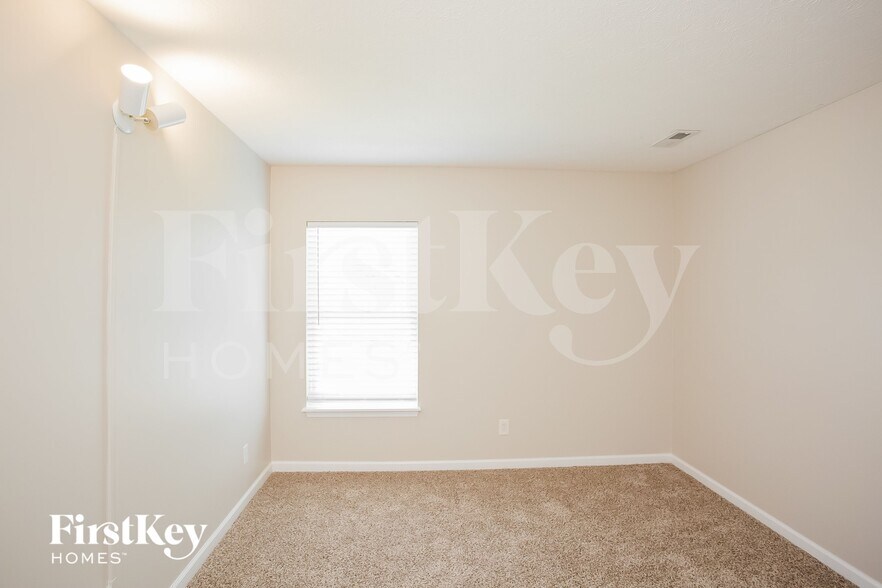 Building Photo - 5815 Bluestem Ct