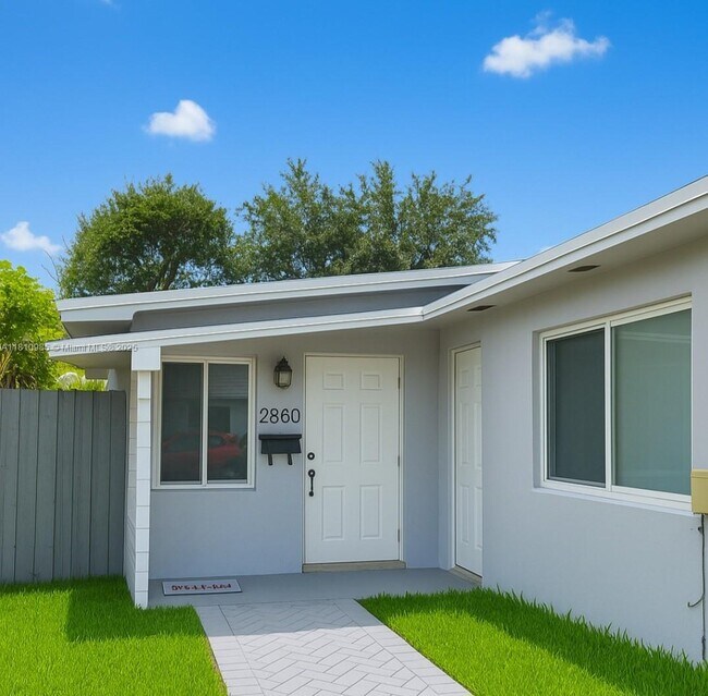 Primary Photo - 2860 SW 32nd Ave