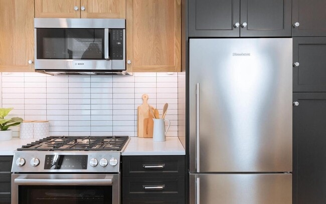 Building Photo - 2248 Ontario Rd NW