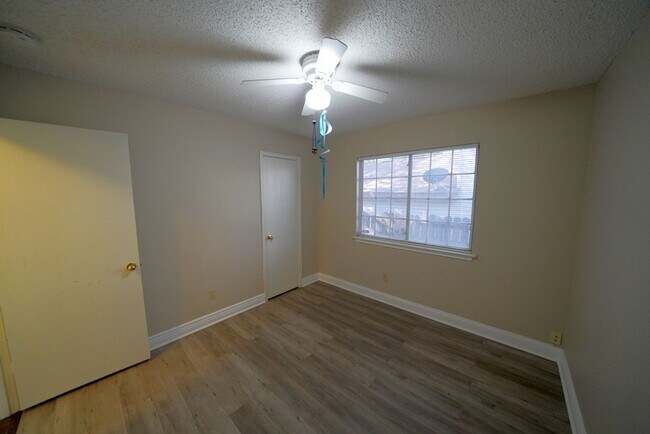 Building Photo - Great Home Near Randolph AFB - Realtor Com...