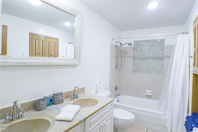 Building Photo - 644 Bonita Ct