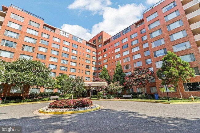 Building Photo - 1111 Arlington Blvd