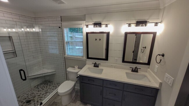 Building Photo - Single Bedroom Charmer