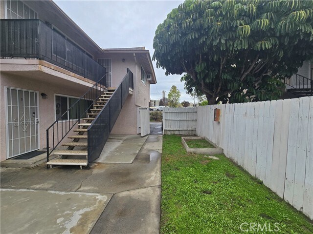 Building Photo - 6051 Lemon Ave