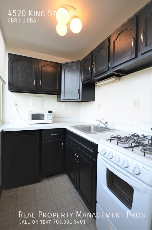 Building Photo - 4520 King St