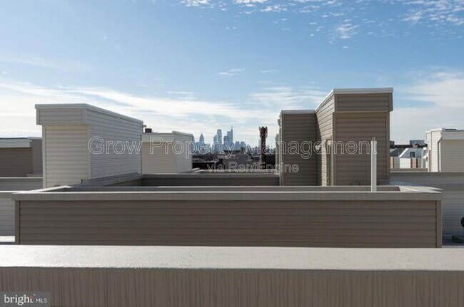 Building Photo - 2142 Kensington Walk