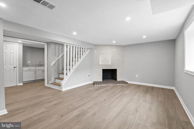 Building Photo - 5822 Brookview Dr