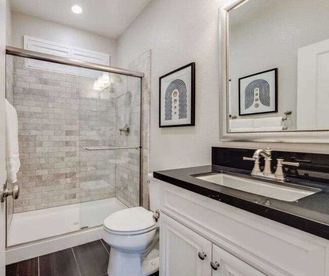 Building Photo - Luxury 3-Bed Townhouse in Hayward Just Built in 2019!