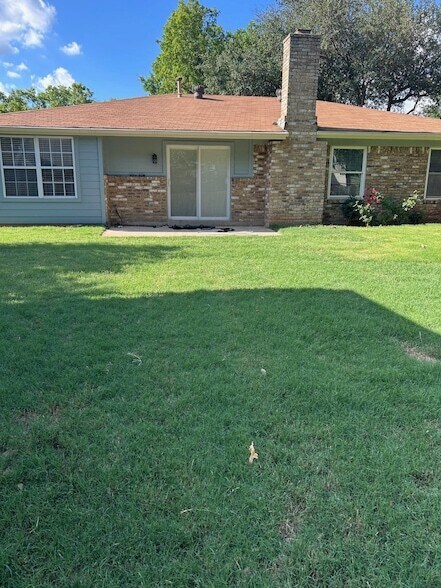 Building Photo - 2119 Pecos Dr