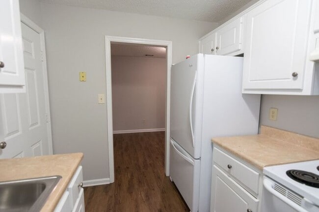 Building Photo - 150 Onyx Pl