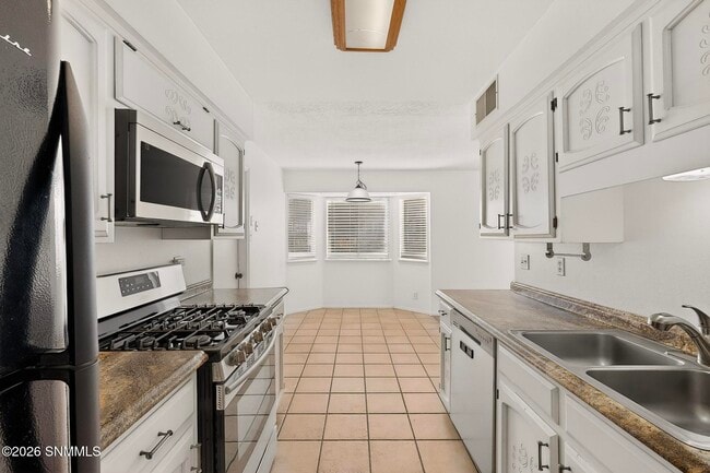 Building Photo - 8120 Ruidoso Rd NE