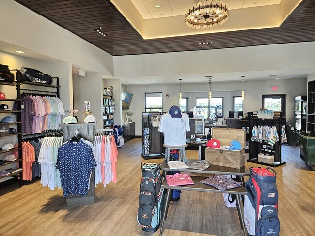 Building Photo - Seasonal Short-Term 3 Bedroom 2 Bathroom First Floor Condo located in Wellen Golf & Country Club!