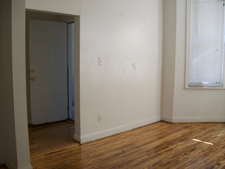 Building Photo - 1420 S Central Park Ave