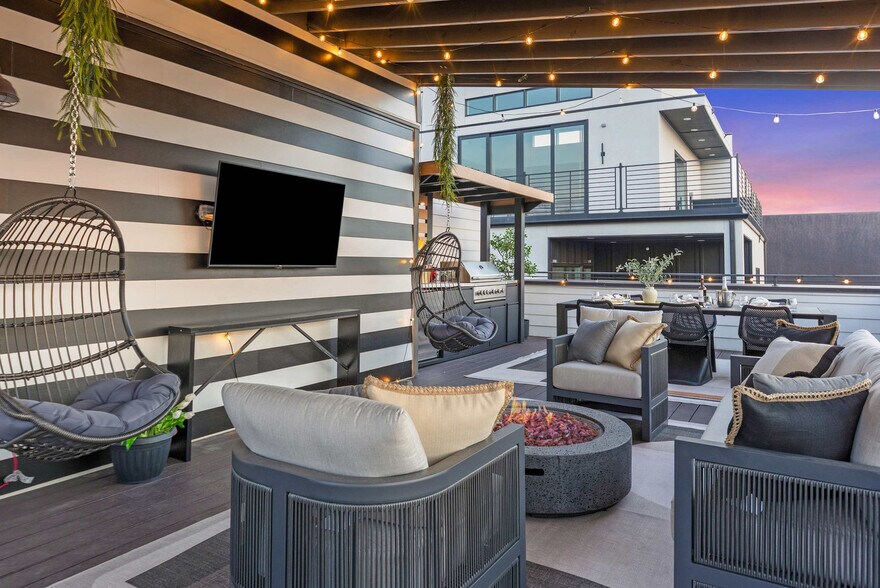 Building Photo - 1015D 12th Ave S