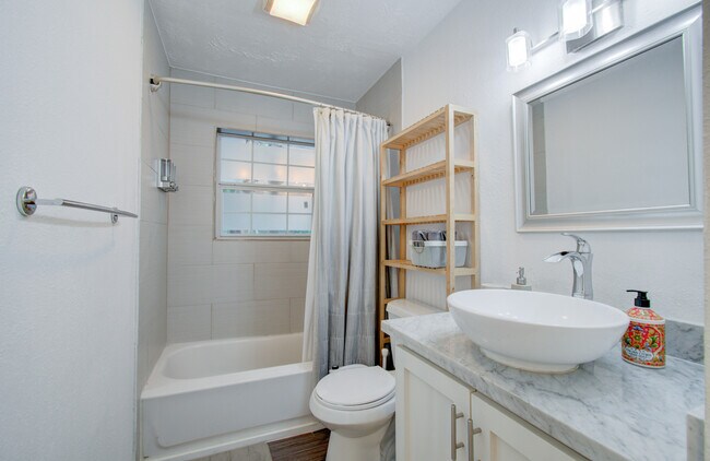 Building Photo - 11102 Hillcroft St