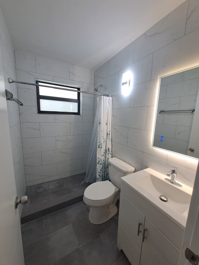 Building Photo - 2835 SW 2nd St