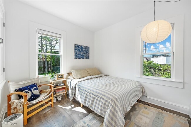 Building Photo - 1276 W 67th St