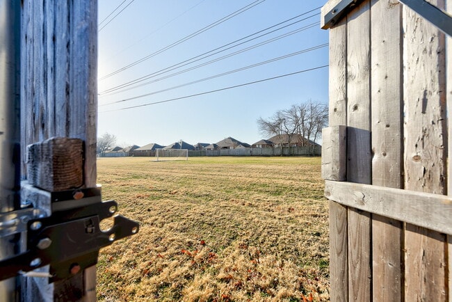 Building Photo - 3804 Lorings Rd