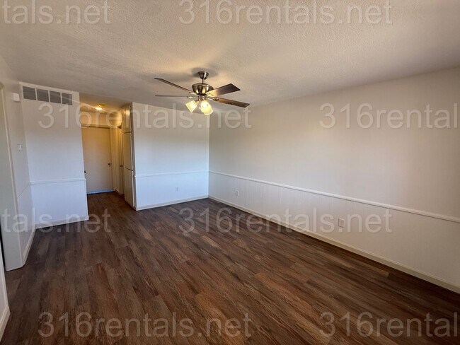 Building Photo - 3113 S Bunker Hl Dr