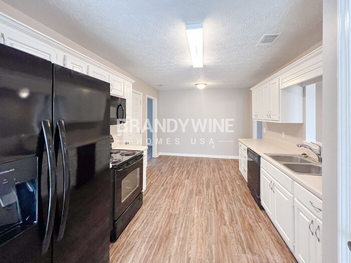 Building Photo - 30 Aspen Forest Dr