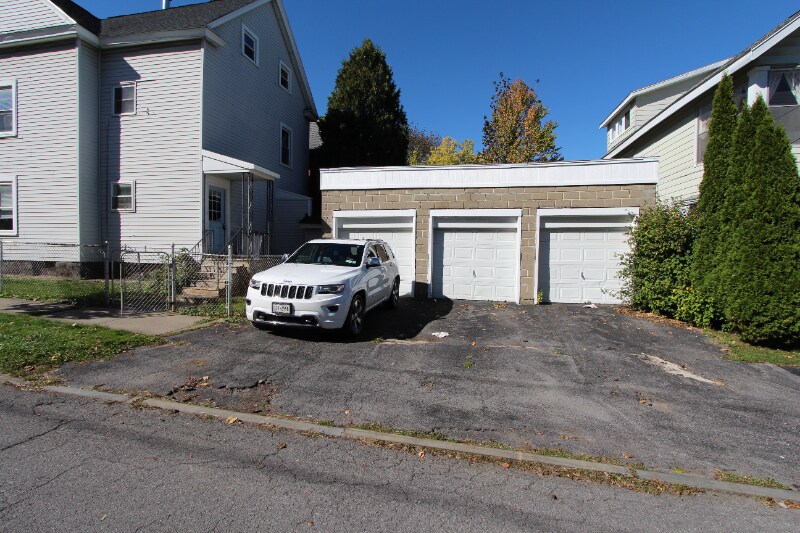 Building Photo - 213 S Lowell Ave