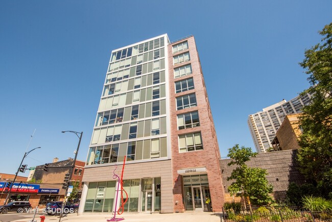 Building Photo - 832 W Sheridan Rd