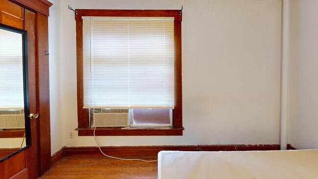 Building Photo - 335 Catherine-335CAT