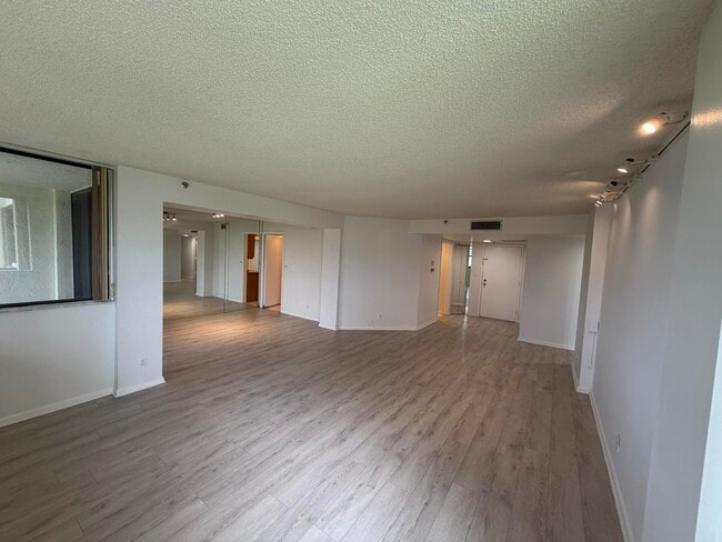 Building Photo - 6463 La Costa Dr