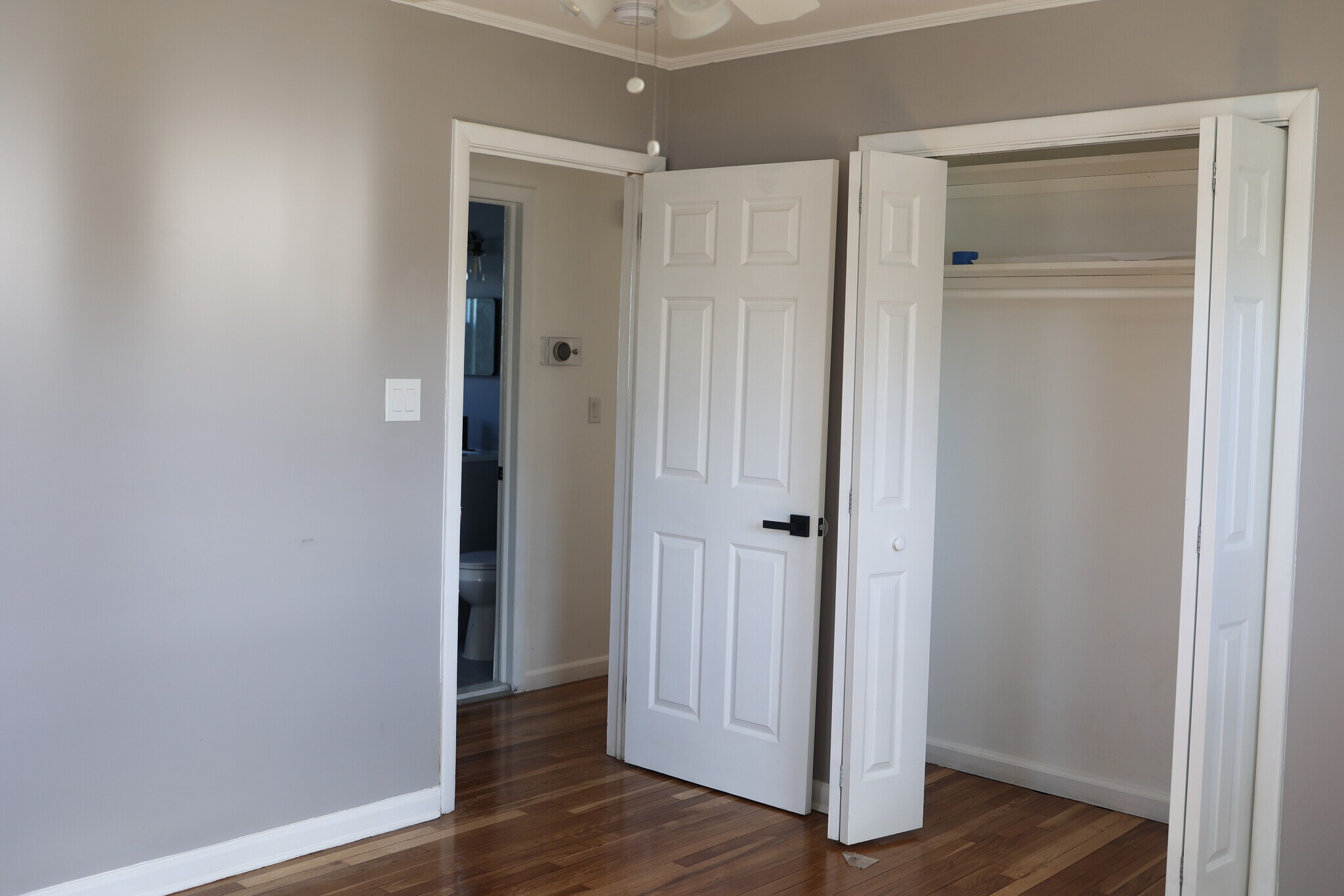 Building Photo - 104 E Gates Ave