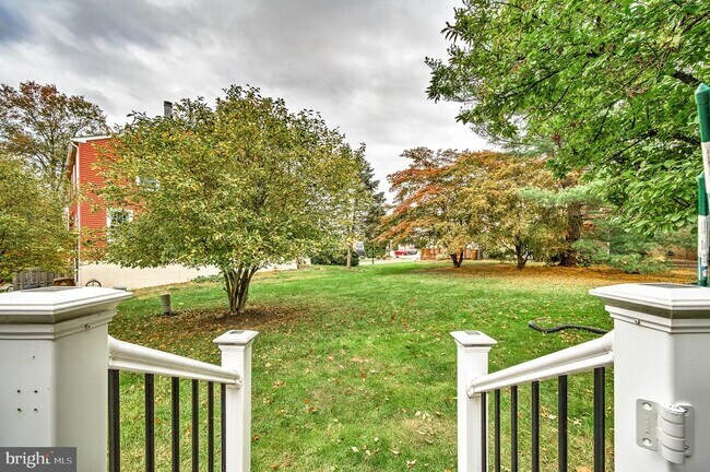 Building Photo - 301 Cherokee Cir