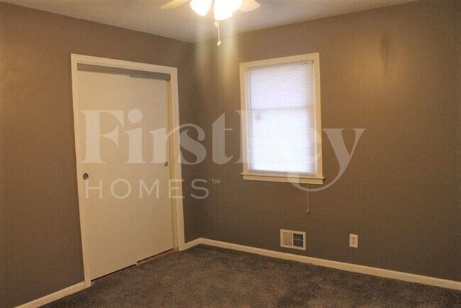 Building Photo - 1343 SW Horizon Dr