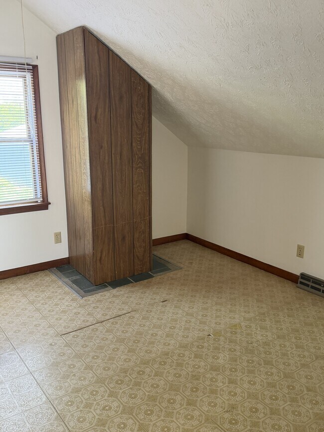 Building Photo - 1801 Pinecrest Rd