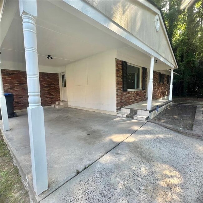 Building Photo - 2466 Madrid Dr