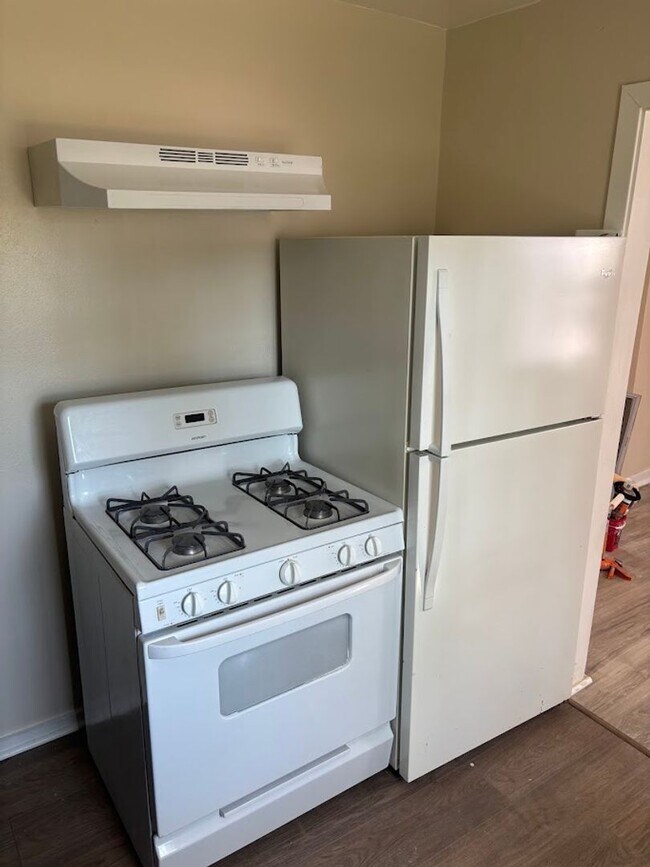 Building Photo - 4745 Lind St