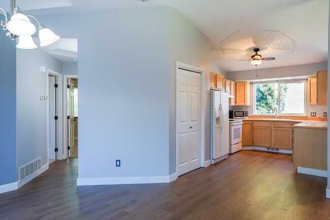Building Photo - 9663 N Ptarmigan Dr