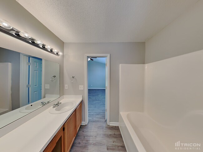 Building Photo - 8 Magnolia Bay Ct